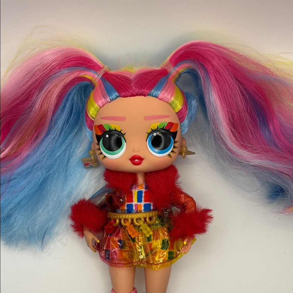 L.O.L. Surprise! Tween Rainbow Pop Doll with Pink, Blue & Yellow Hair - Picture 8 of 12